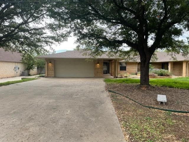 609 Williamsburg Court, Granbury, TX 76048 — photo 1