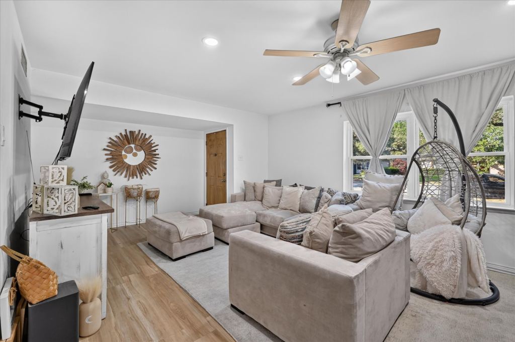 3125 Rainbow Drive, Grand Prairie, TX 75052 — photo 1