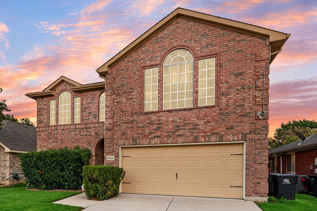 5715 Creekhollow Drive, Arlington, TX 76018 — photo 1