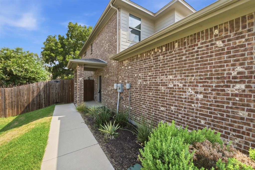 809 Jameson Street, Weatherford, TX 76086 — photo 1