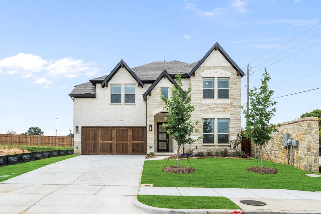 2300 Legacy Oaks Lane