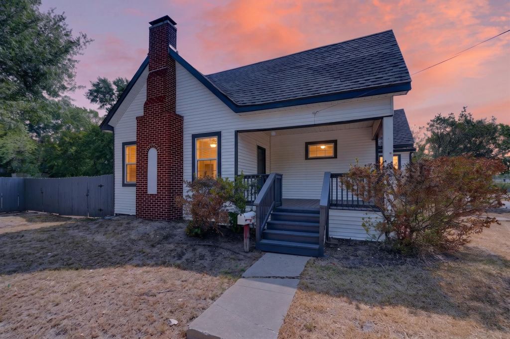 200 1st Street, Terrell, TX 75160 — photo 1