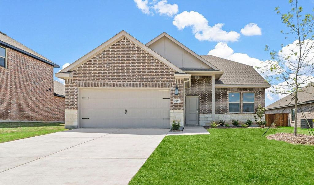 605 Ridgewood Drive, Van Alstyne, TX 75495 — photo 1