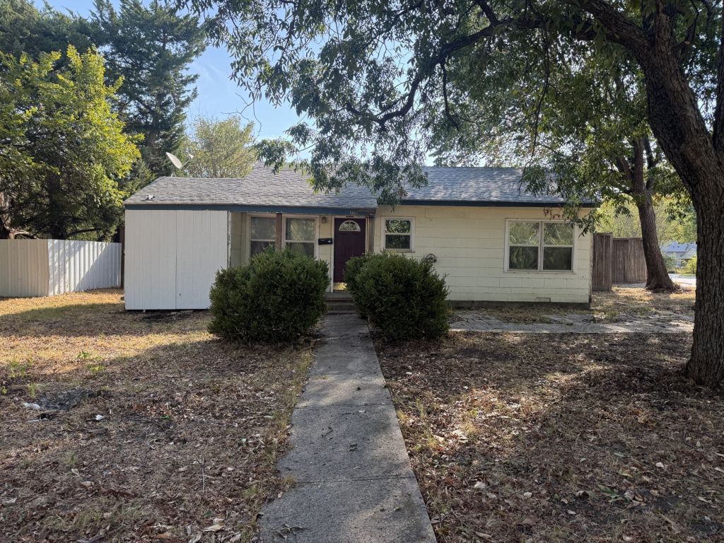 1800 Cottonwood Road, Carrollton, TX 75006 — photo 1