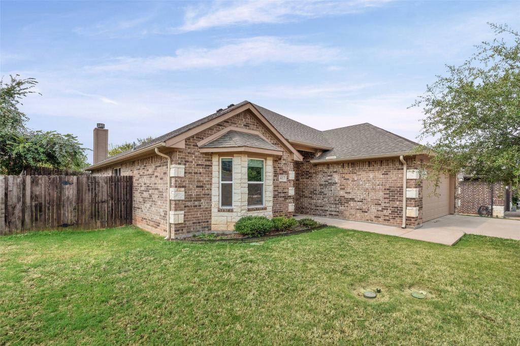 417 W 7th Street, Weatherford, TX 76086 — photo 1