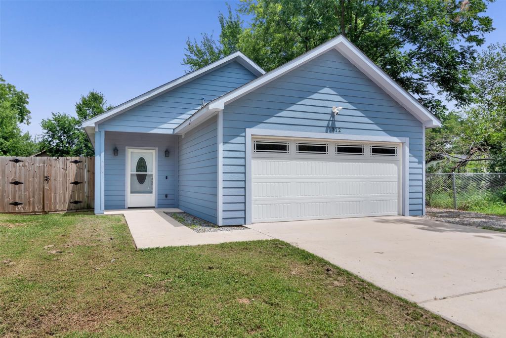 1312 Elm Street, Bonham, TX 75418 — photo 1