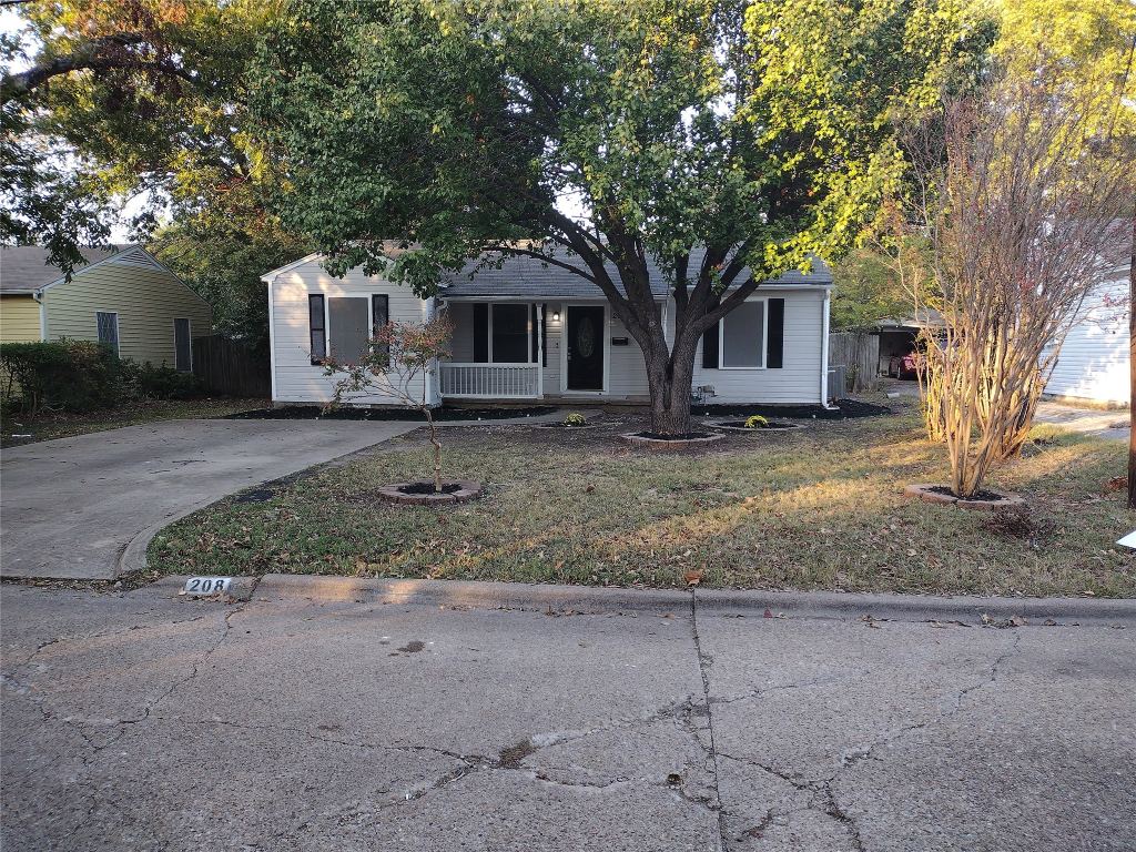 208 Almond Street, Waxahachie, TX 75165 — photo 1