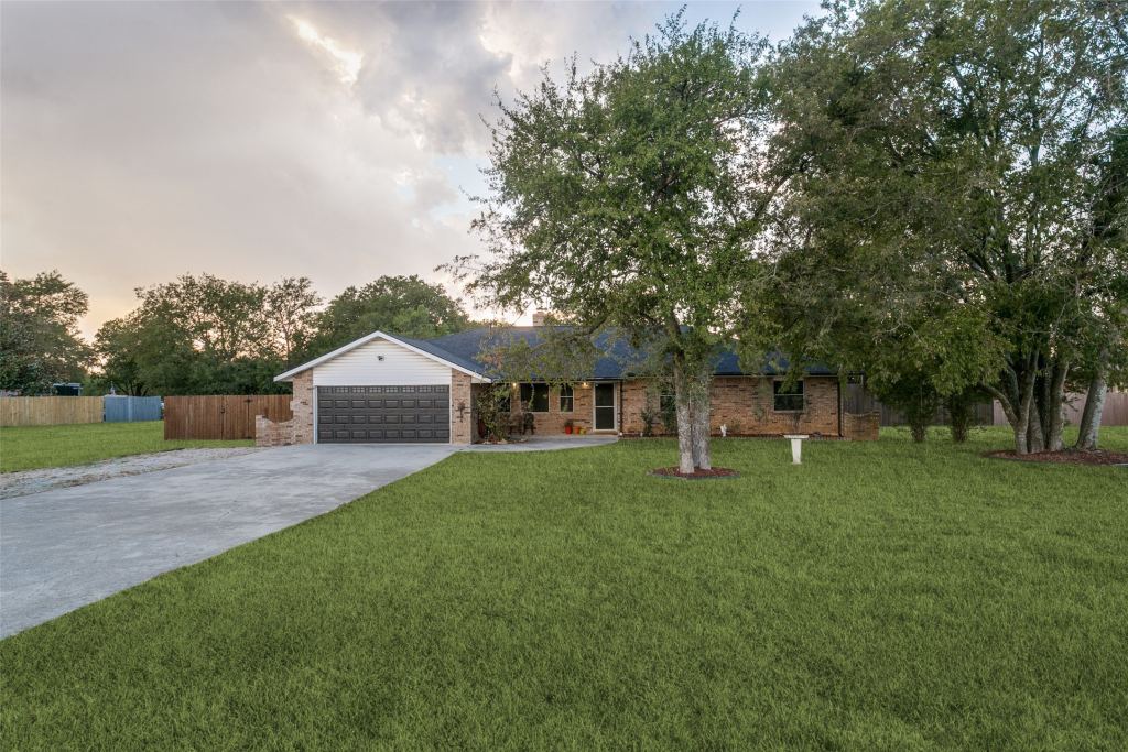 2400 S Bonnie Brae Street, Denton, TX 76207 — photo 1