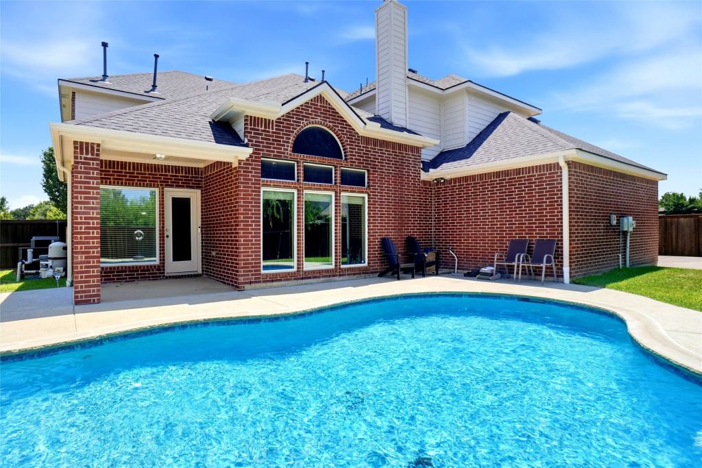 5231 Woodfield Drive, Grand Prairie, TX 75052 — photo 1