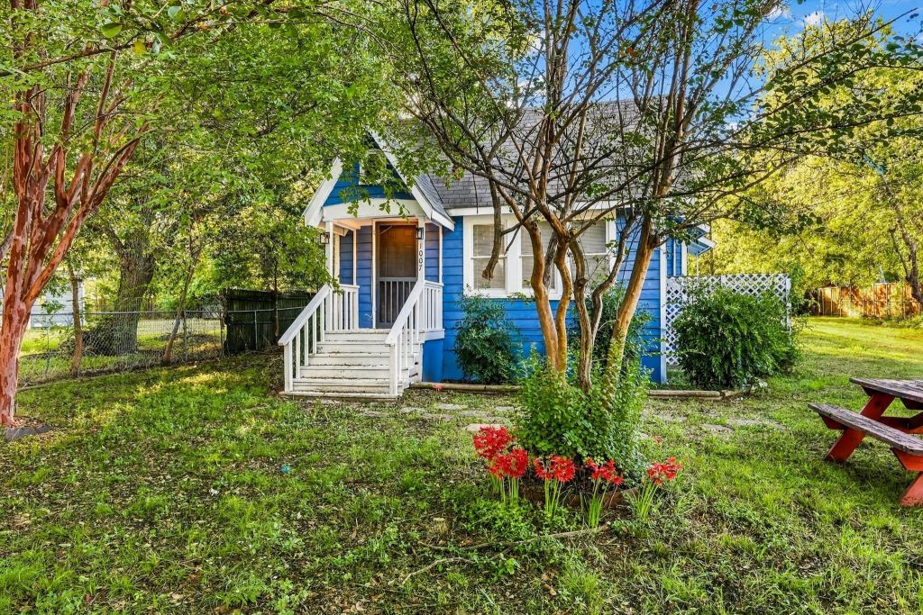 1007 Willow Street, Bonham, TX 75418 — photo 1