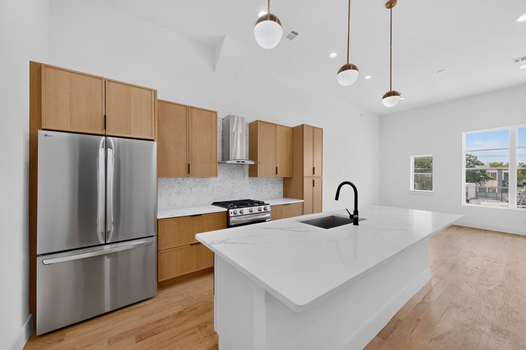 2080 Kelly Avenue 103, Dallas, TX 75215 — photo 1