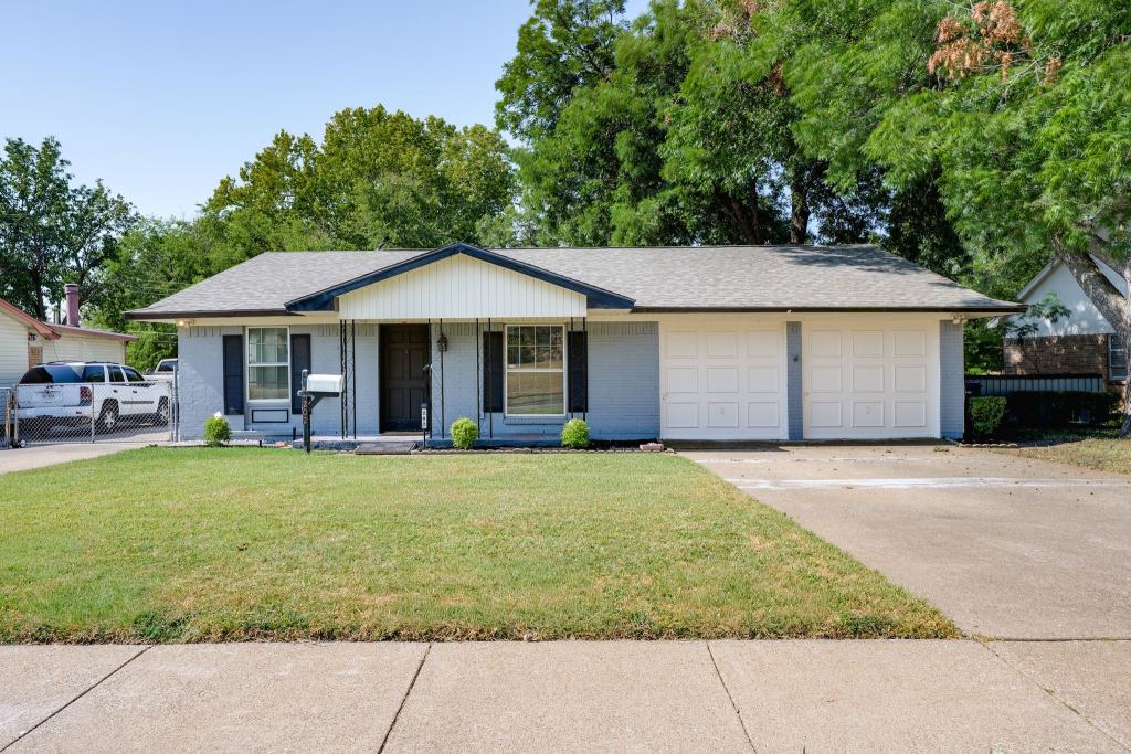 202 E Kenwood Drive, Garland, TX 75041 — photo 1
