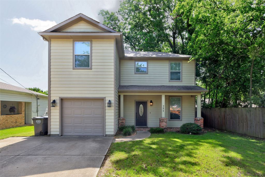 751 N Sherman Avenue, Van Alstyne, TX 75495 — photo 1