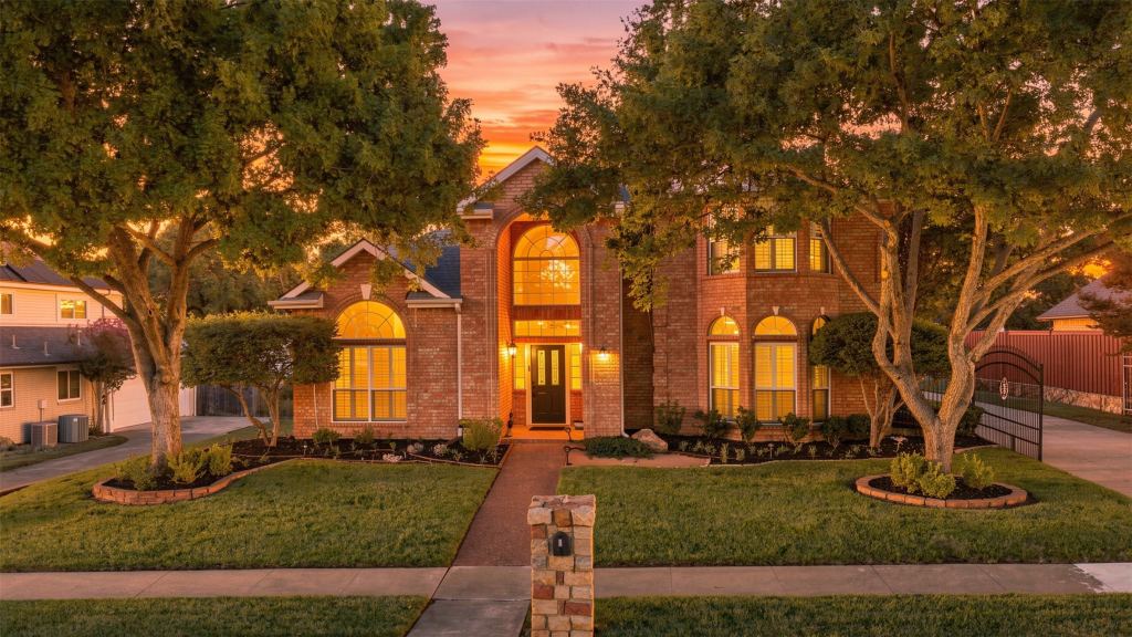 7609 Oak Knoll Drive, North Richland Hills, TX 76182 — photo 1
