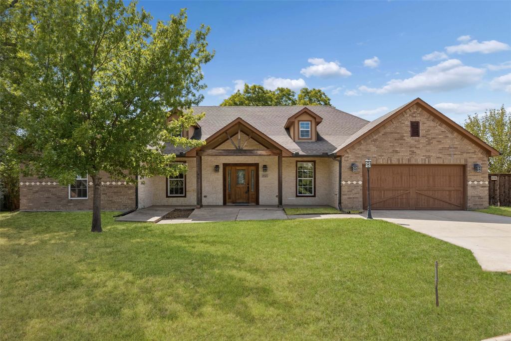 1925 Wildwood Drive, Grand Prairie, TX 75050 — photo 1