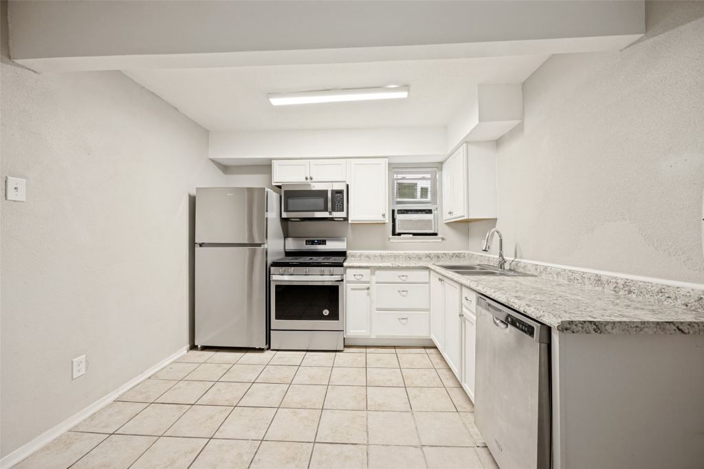 1001 W Elm Street 204, Denison, TX 75020 — photo 1