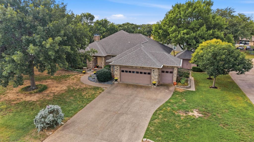 107 Navajo Trail, Lake Kiowa, TX 76240 — photo 1