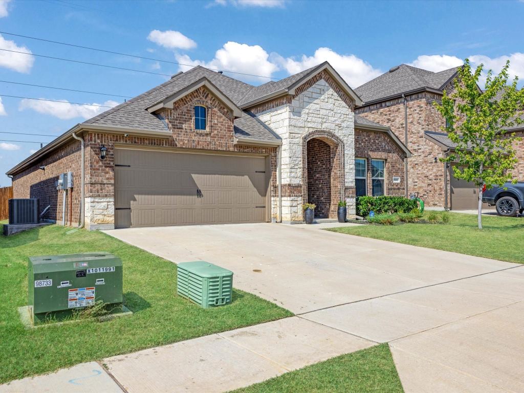 3257 Trails End Road, Aubrey, TX 76227 — photo 1