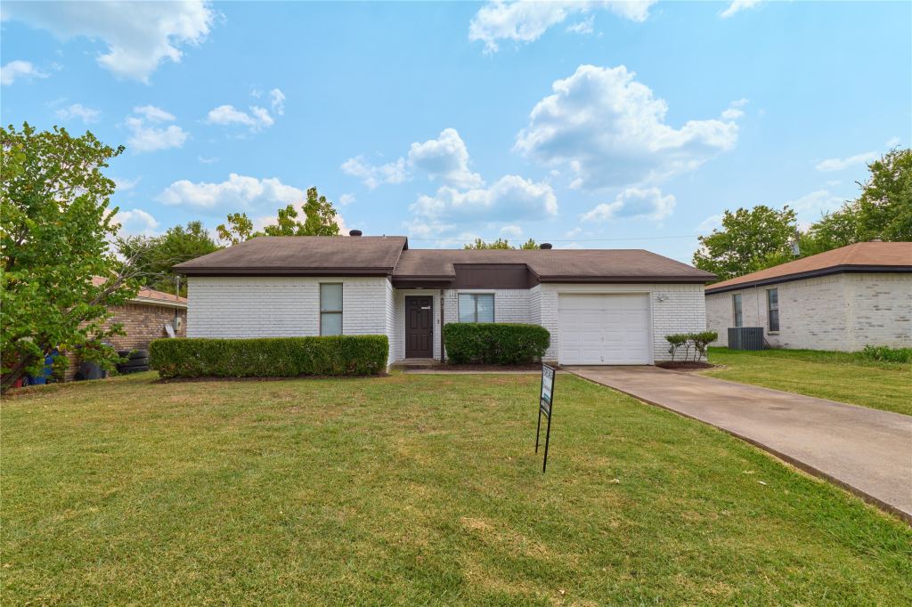 813 Loganwood Drive, Royse City, TX 75189 — photo 1