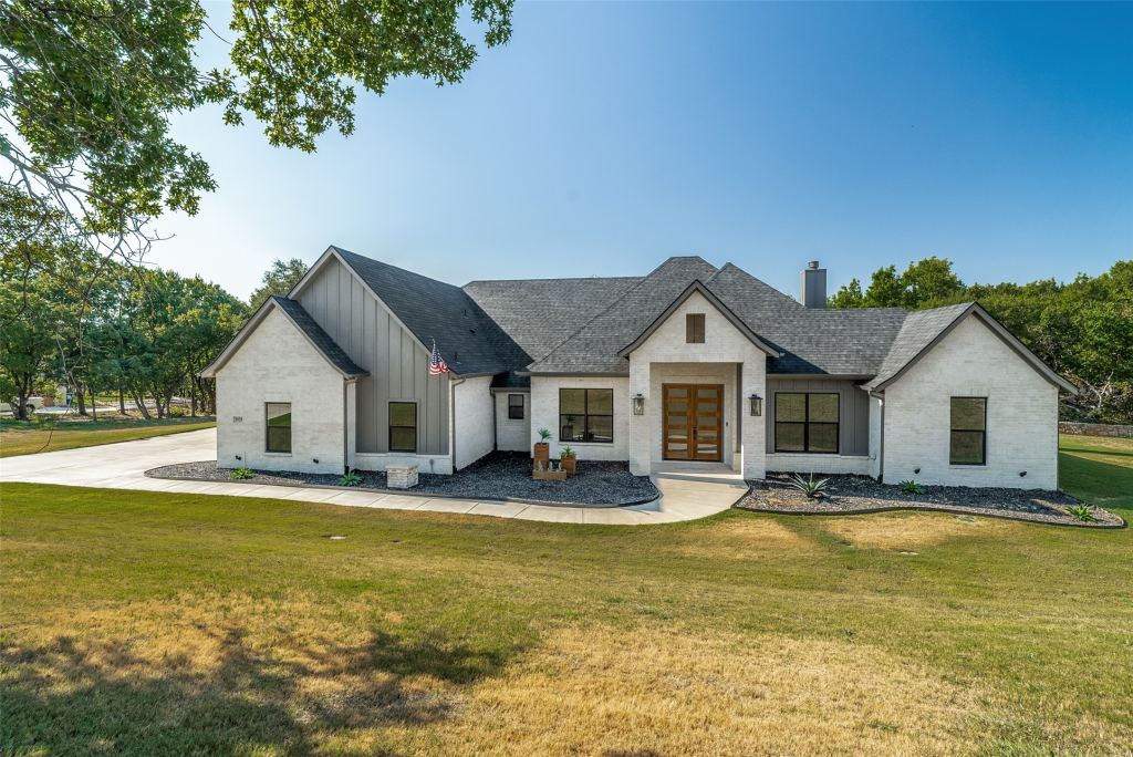 1028 Twin Creeks Drive, Weatherford, TX 76088 — photo 1