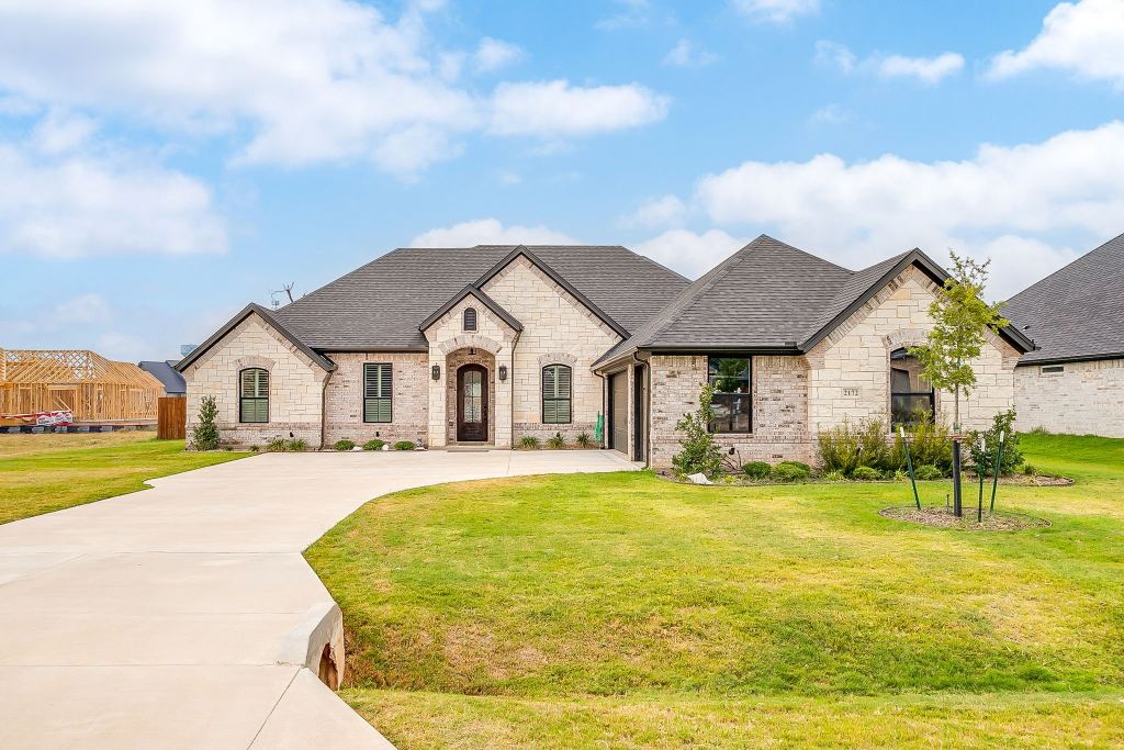 2172 Middlewood Circle, Granbury, TX 76049 — photo 1