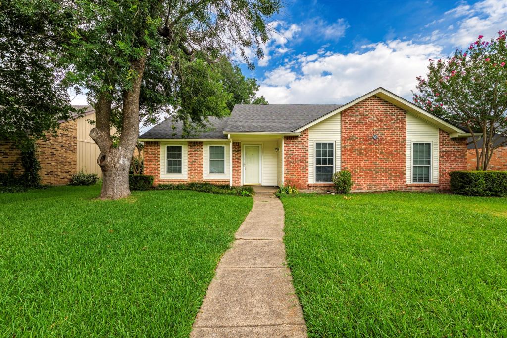 128 Kingsbridge Drive, Garland, TX 75040 — photo 1