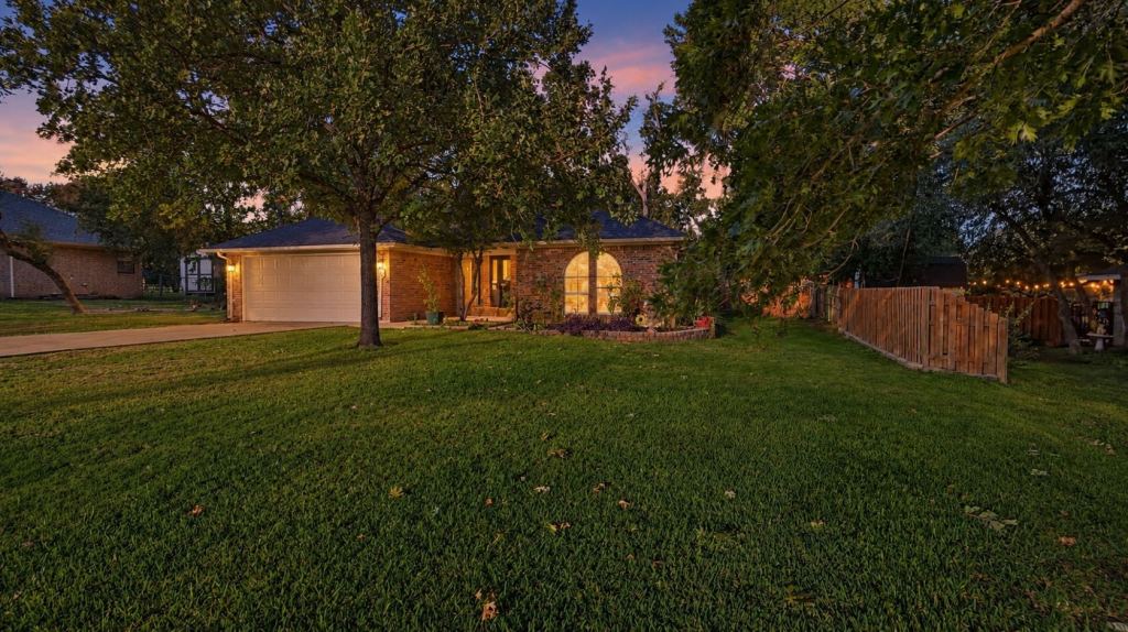 1903 W Spanish Oak Drive, Granbury, TX 76048 — photo 1