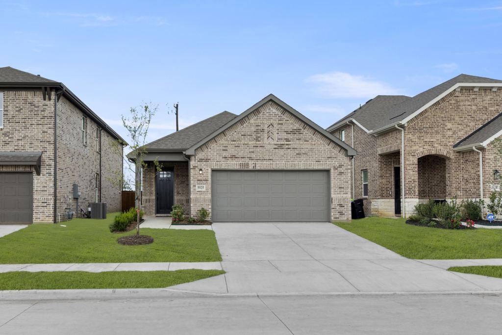 5925 Laurel Lake Lane