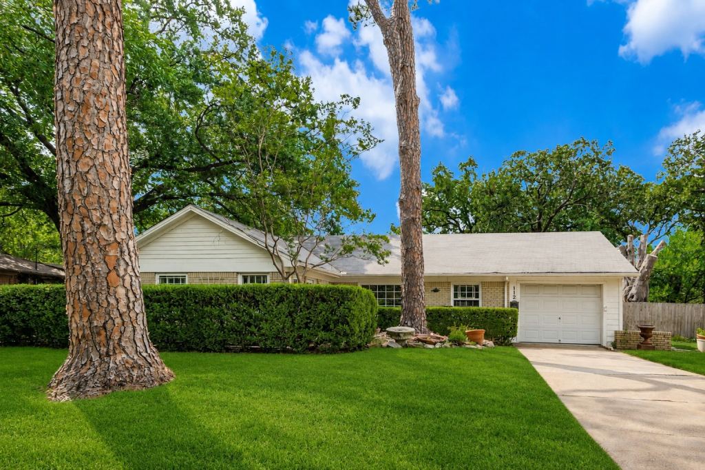112 W Ireland Drive, Irving, TX 75062 — photo 1