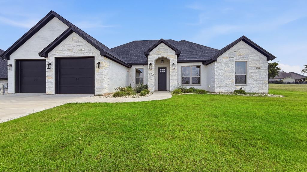 3709 Tremont Lane, Granbury, TX 76049 — photo 1