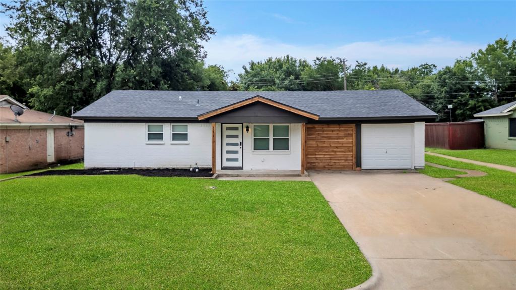 341 Lena Lane, Burleson, TX 76028 — photo 1