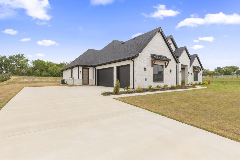 3016 Congress Lane