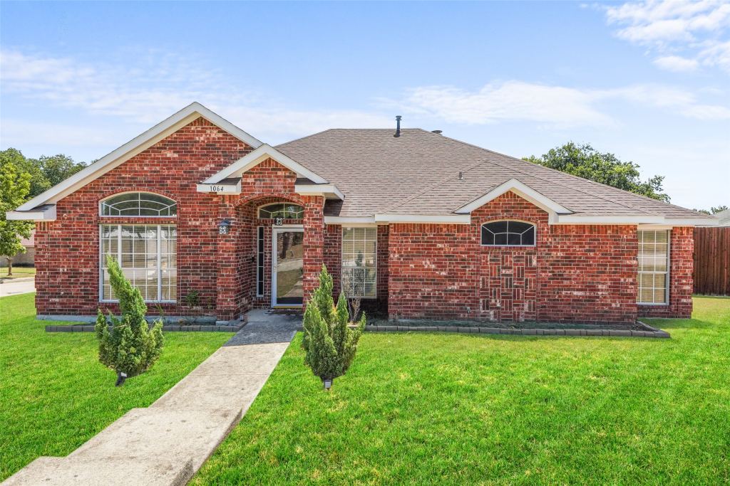 1064 The Meadows Parkway, DeSoto, TX 75115 — photo 1