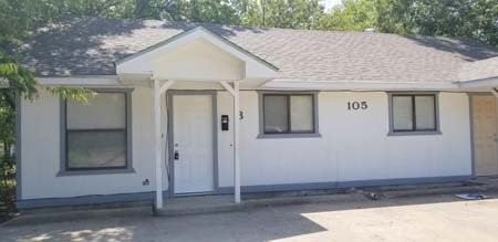 105 E Tyler Street A, Ennis, TX 75119 — photo 1