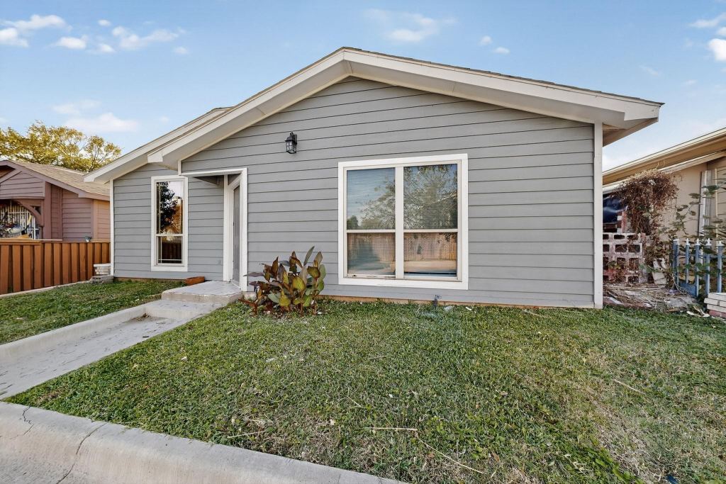 2007 Red Cloud Drive, Dallas, TX 75217 — photo 1