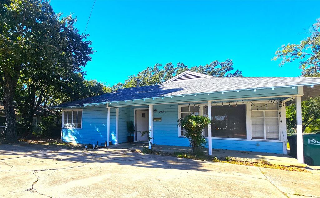 2621 N Locust Street, Denton, TX 76209 — photo 1