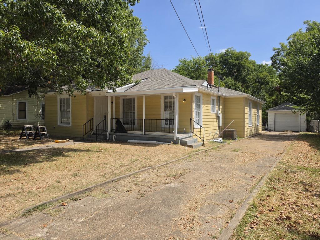 1033 Lockhart, Sherman, TX 75092 — photo 1