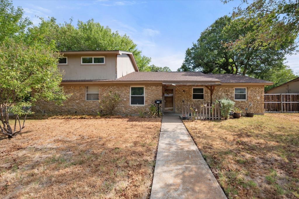 144 Jill Ann Drive, Burleson, TX 76028 — photo 1