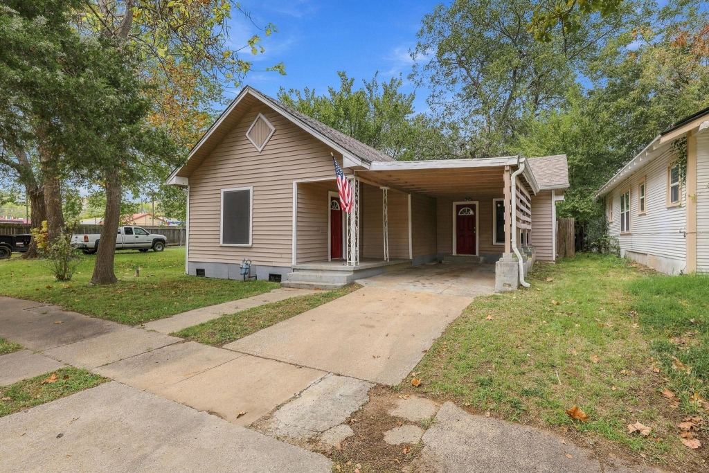 111 W Heron Street, Denison, TX 75021 — photo 1