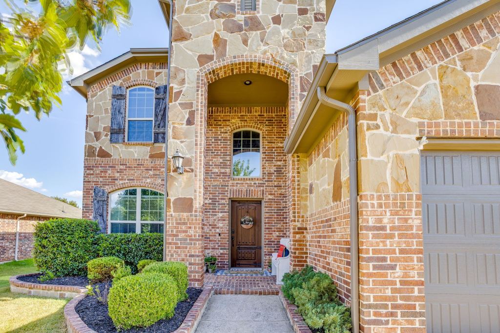 352 Pin Cushion Trail, Burleson, TX 76028 — photo 1