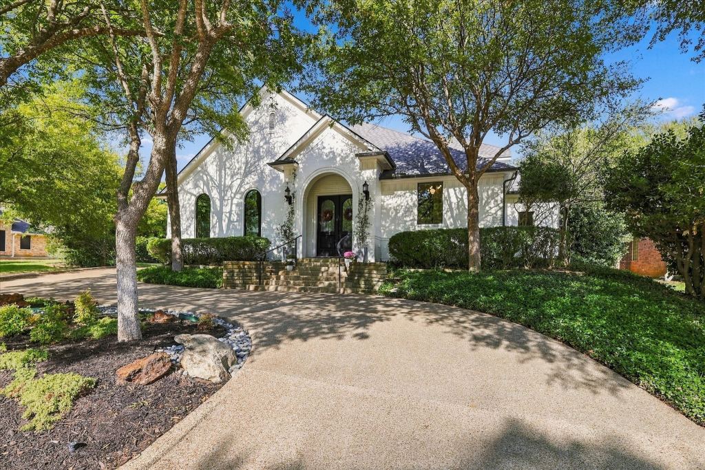 700 Glen Abbey Drive