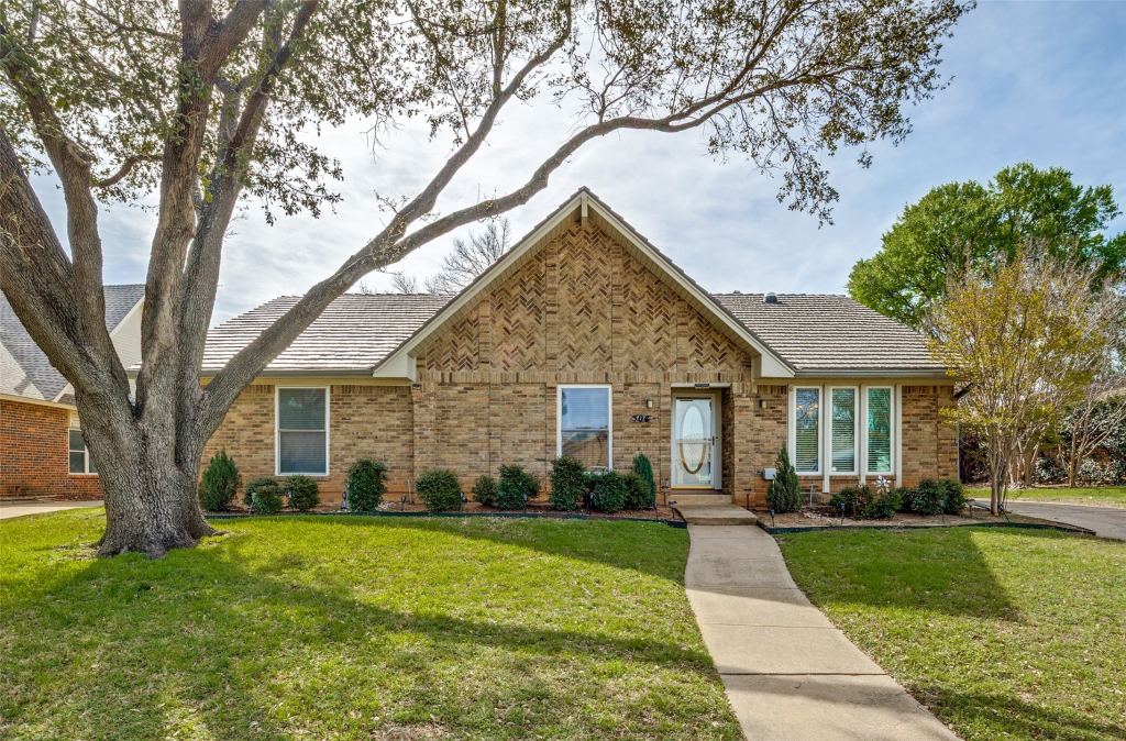 504 Chaffee Drive, Arlington, TX 76006 — photo 1