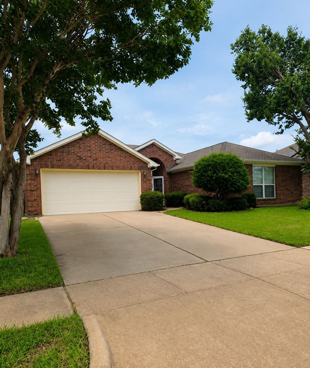 307 Dimes Street, Arlington, TX 76002 — photo 1
