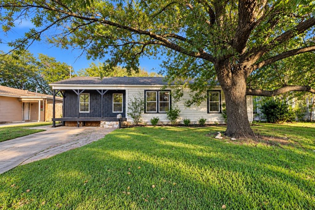 1817 N Alexander Street, Sherman, TX 75092 — photo 1