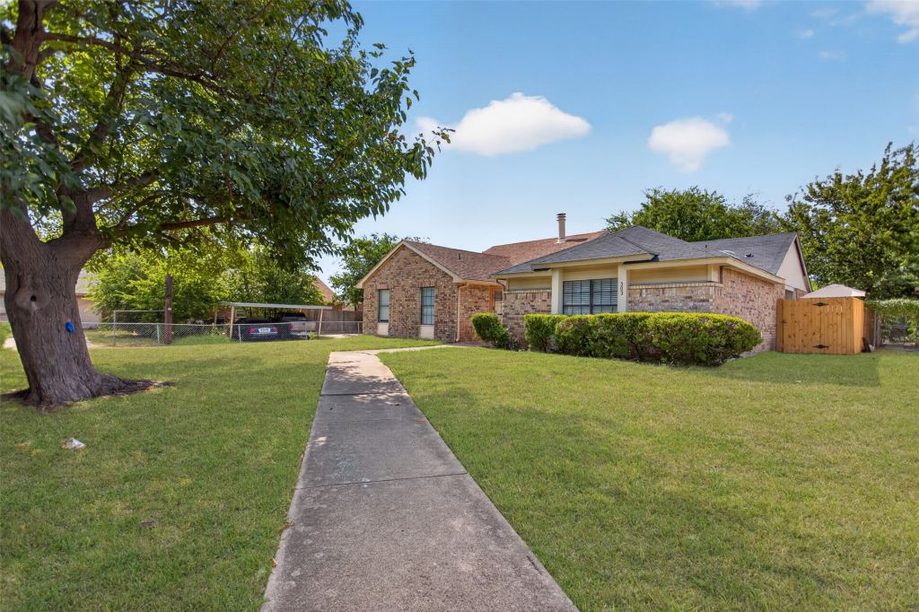 303 Liberty Place, Grand Prairie, TX 75052 — photo 1