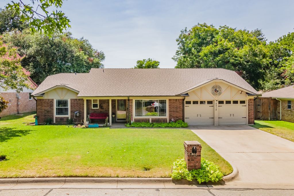 2512 Glassboro Circle, Arlington, TX 76015 — photo 1