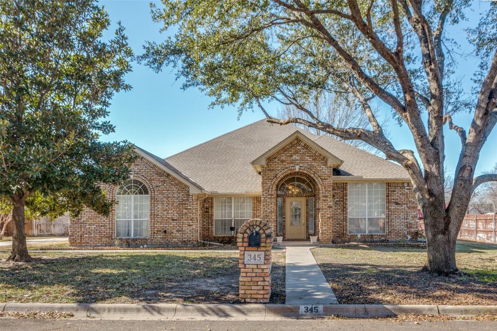 345 Huggins Drive, Springtown, TX 76082 — photo 1