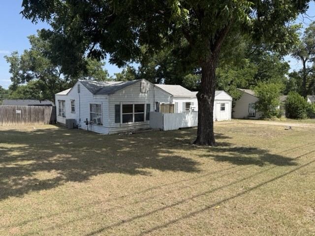 3815 Beverly Drive, Beverly Hills, TX 76711 — photo 1