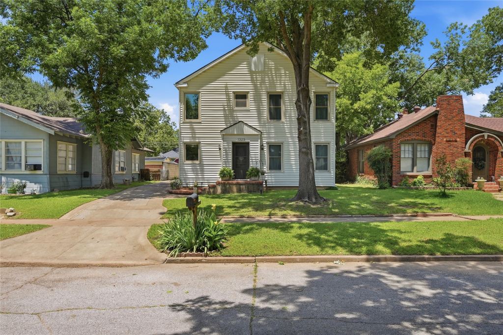 1325 W Main Street, Denison, TX 75020 — photo 1