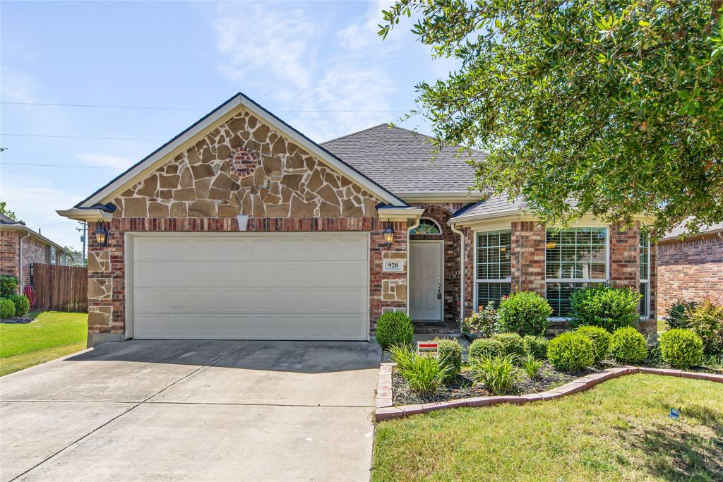 928 Wellington Drive, Lewisville, TX 75067 — photo 1